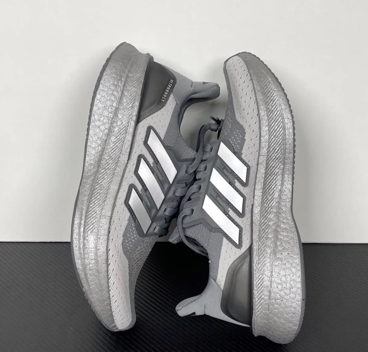 Adidas Ultraboost cinza prata